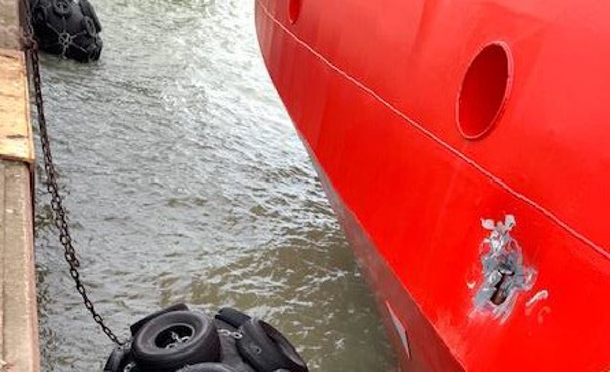 Pad eye on the quayside edge made contact and penetrated the vessel hull plating