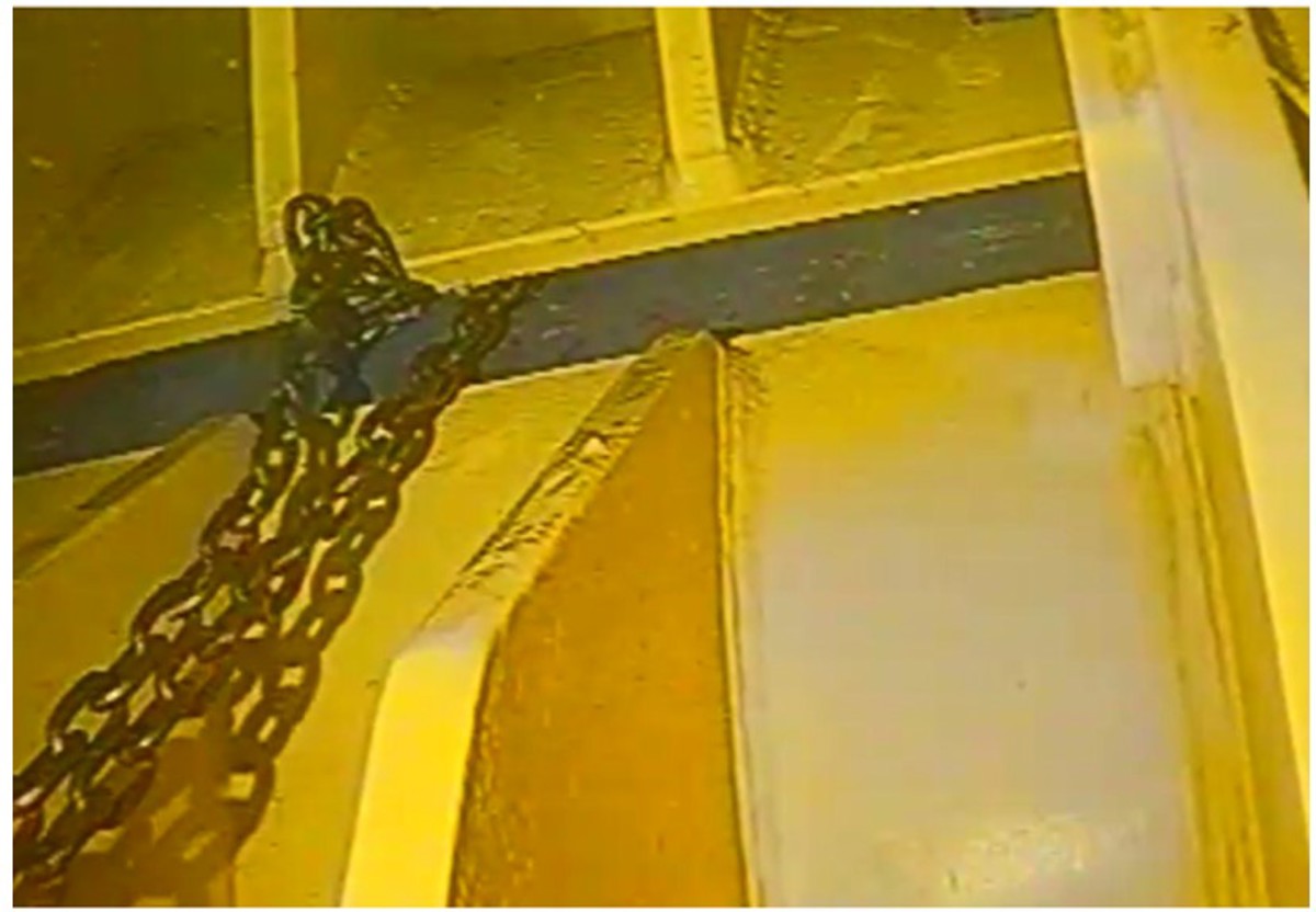 Chain caught in the hinge side of clamp
