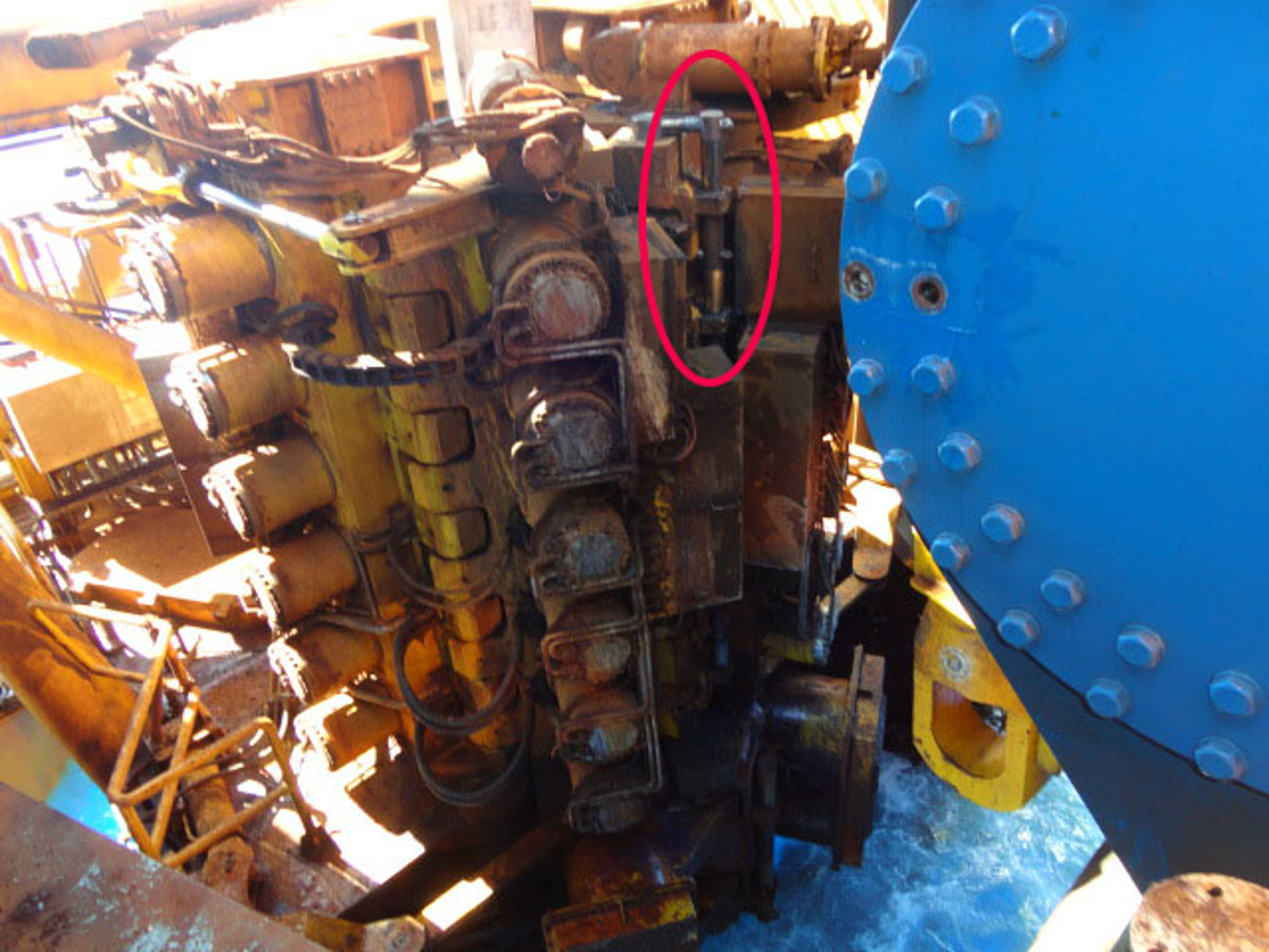 hang-off clamp locking pin (circled)