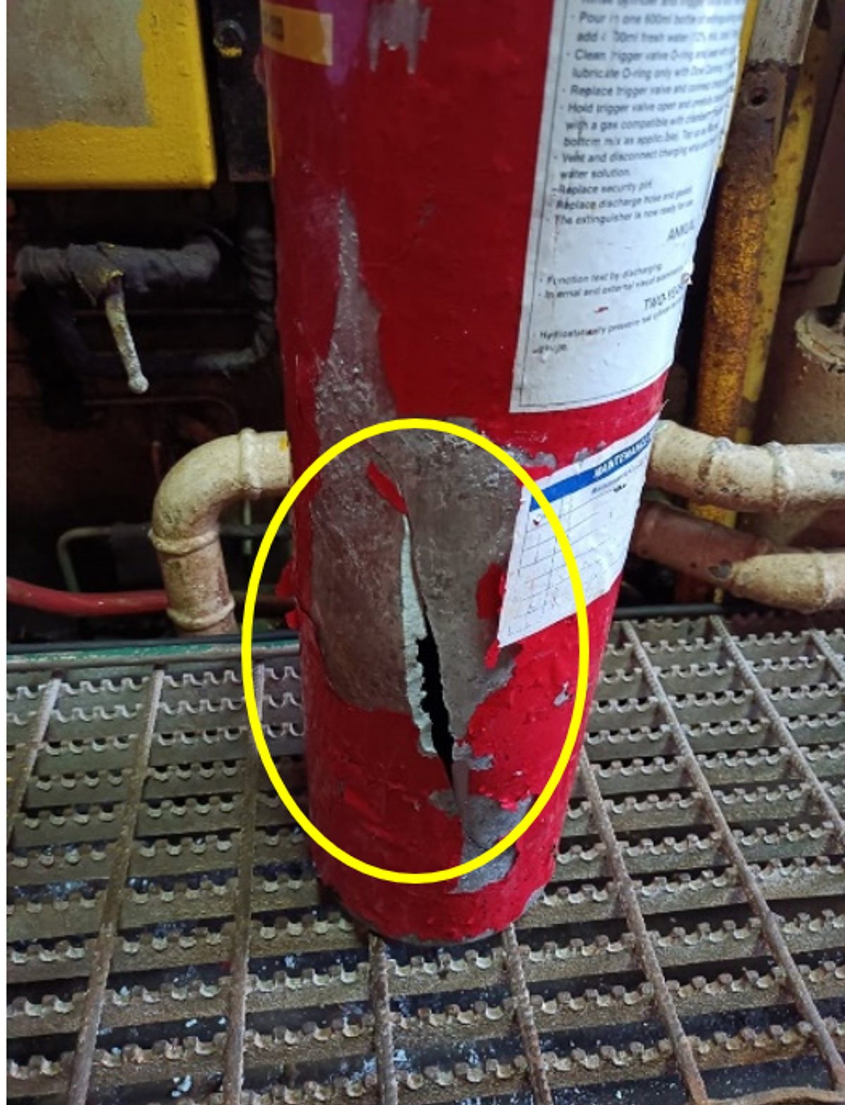 SF 25/23 3 Fire extinguisher fails during pressure testing 1 failure of fire extinguisher cylinder during hydrostatic pressure testing