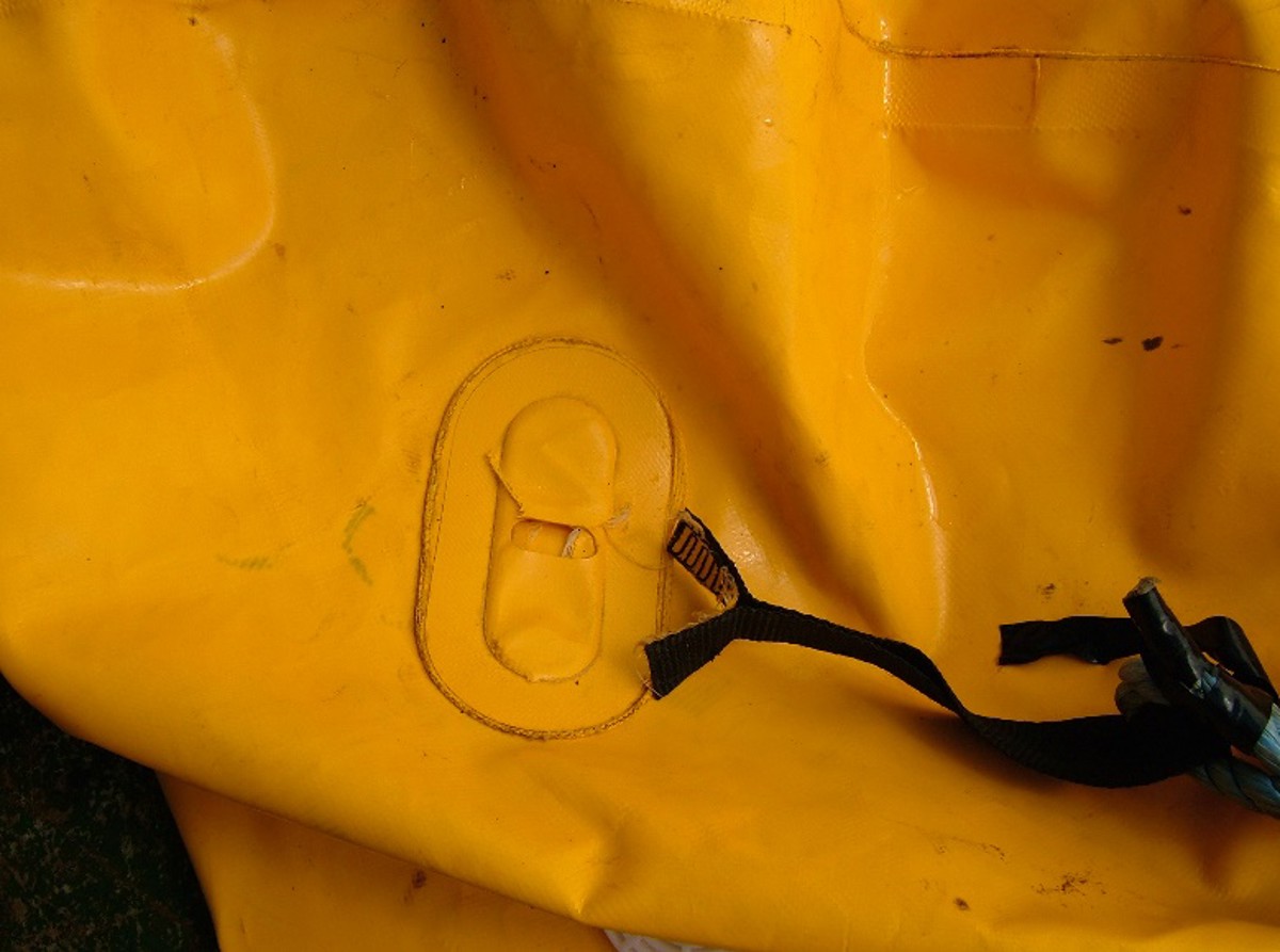 IMCA SF: Failure of an air lift bag attachment point Image3 (1) handling loop attachment point failure