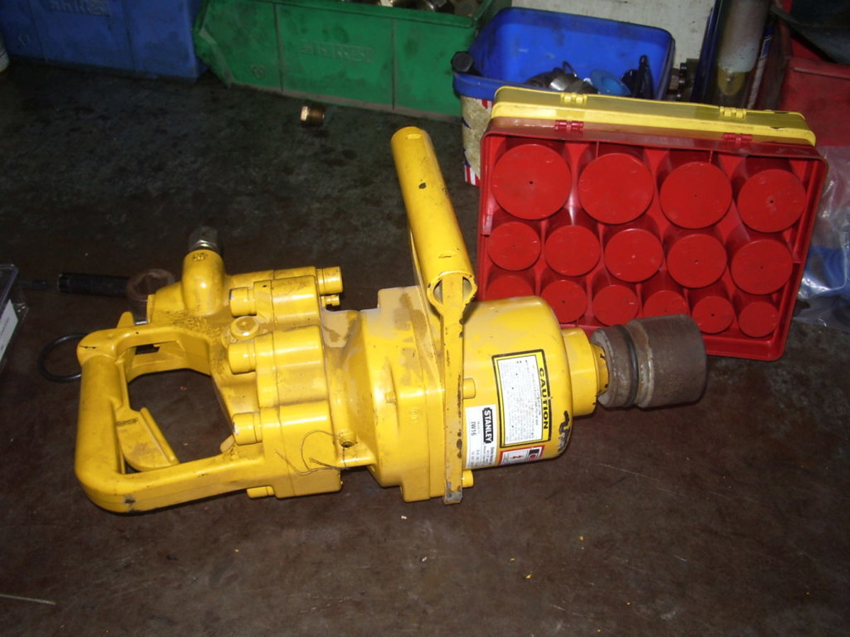 IMCA SF: Hand injury while using hydraulic impact wrench Image3 1024X768 correct size and length of retaining pin to secure the socket