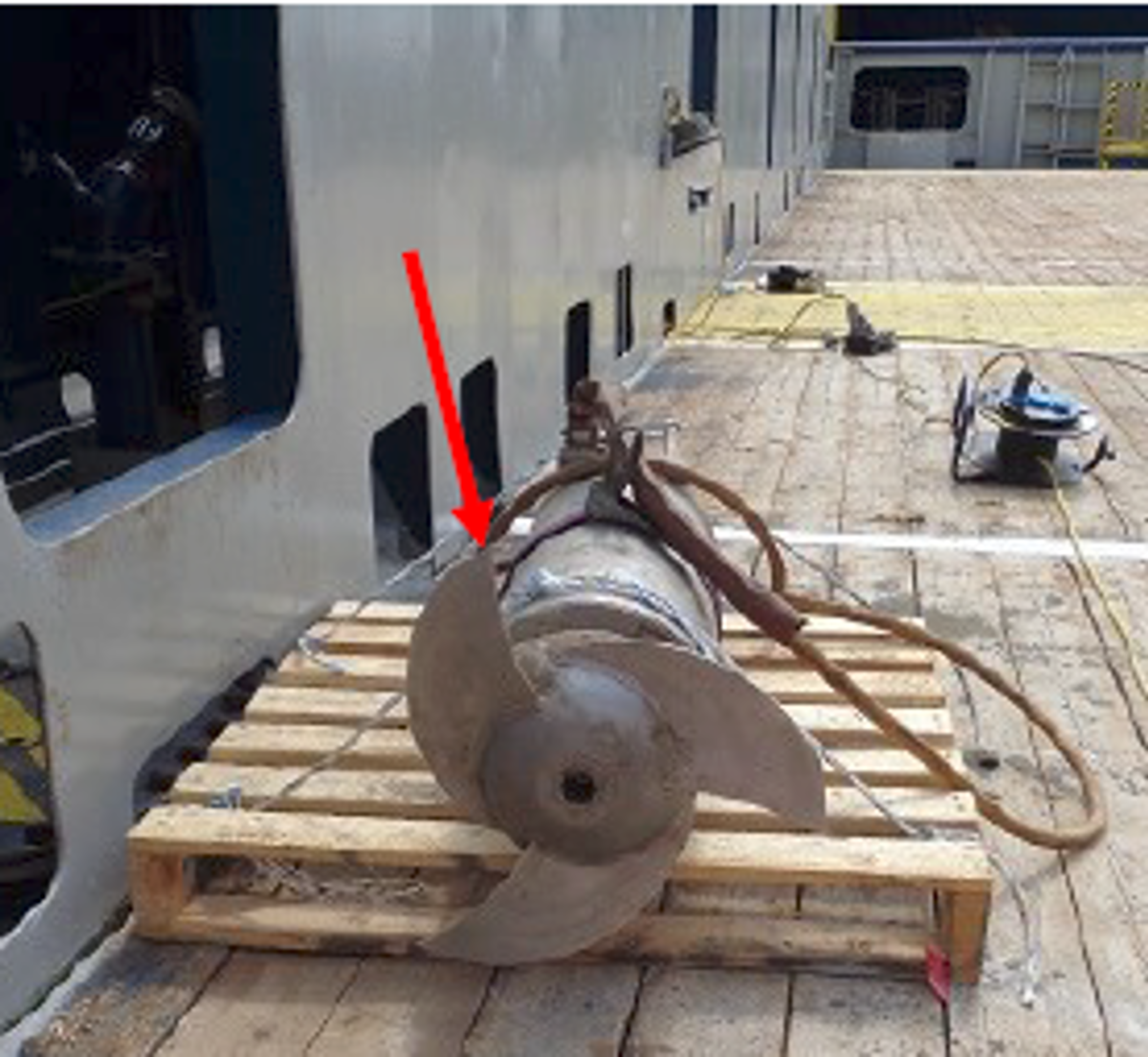 IMCA SF Injury sustained during manual handling of sharp object 2 Unprotected blades of mud agitator