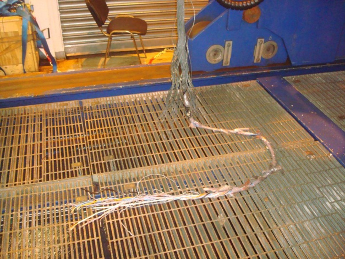 IMCA SF: Loss of ROV after umbilical termination failure and damage to ROV during recovery Image3 (3) parted umbilical