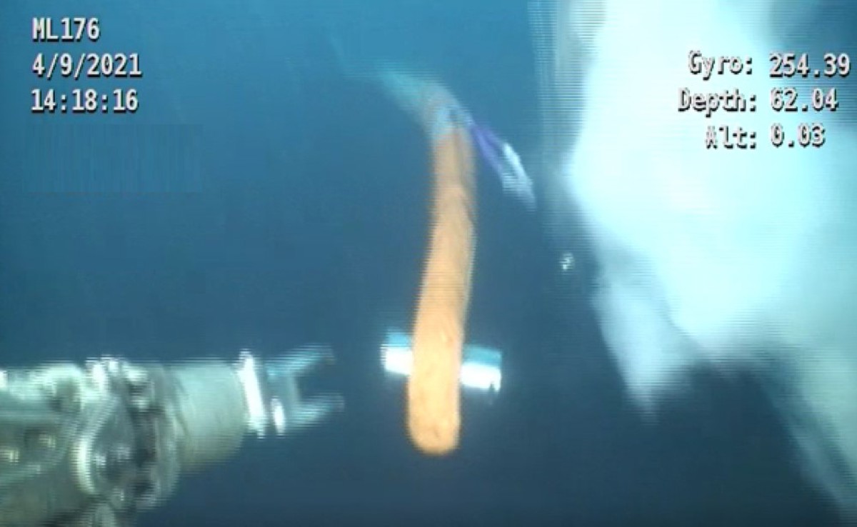 A synthetic pull-in rope used in a subsea mooring operation was violently pulled out of the control of an ROV