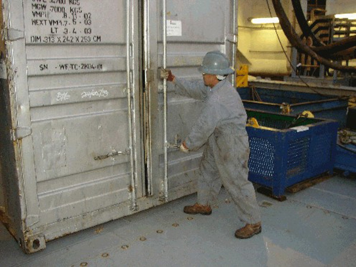 Container door hinges failure: Container door fell on deck