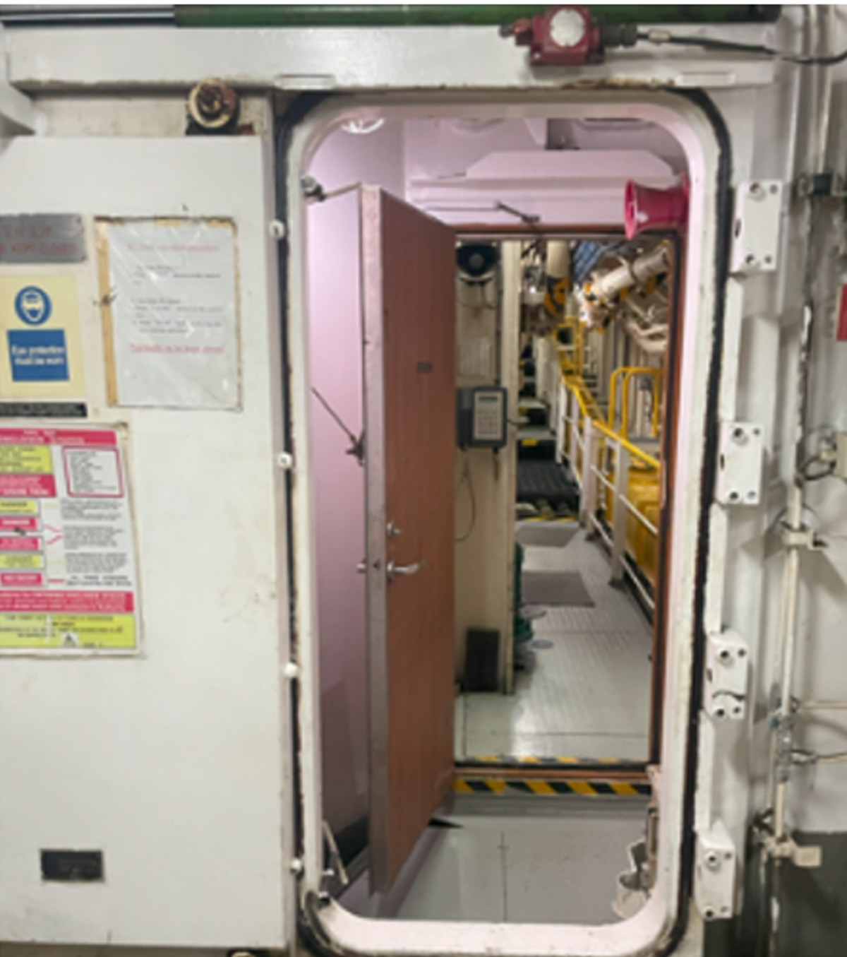 IMCA SF 08/24 A reminder on watertight doors 1 watertight doors