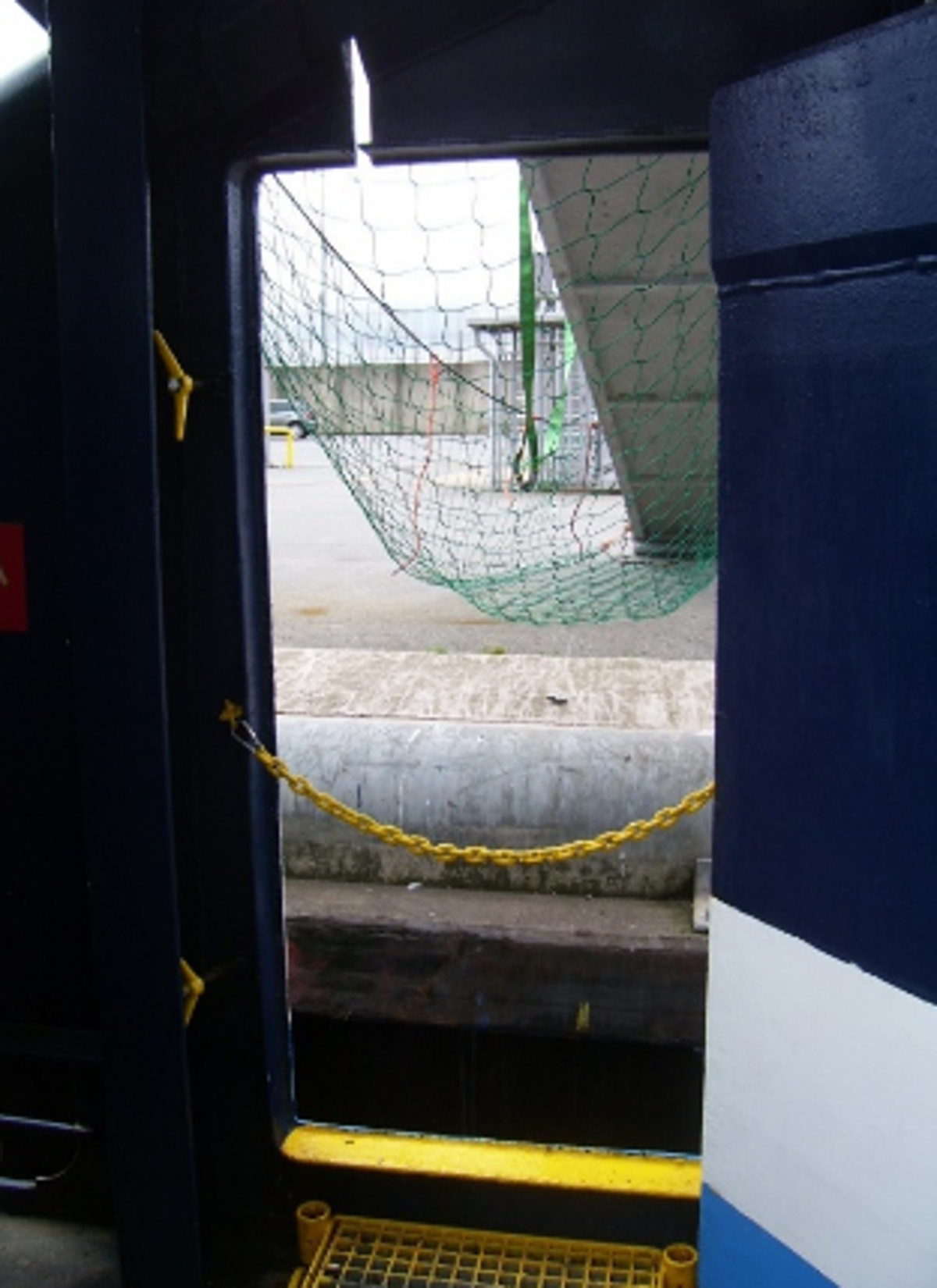 IMCA SF Unsafe boarding of vessels Vessel boarded with no gangway