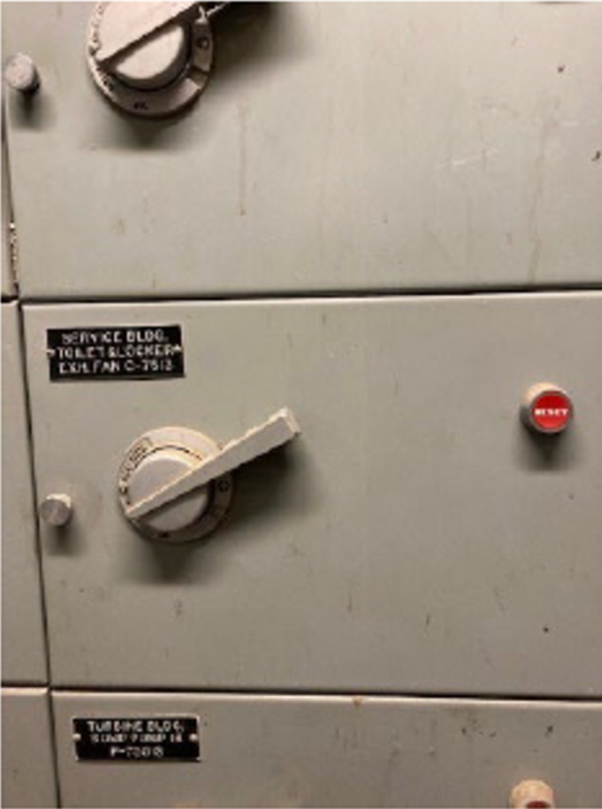 Linkage in the circuit breaker handle was broken