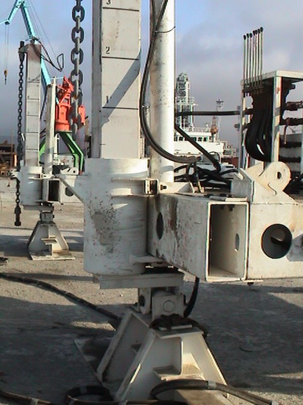 Pipe handling frame