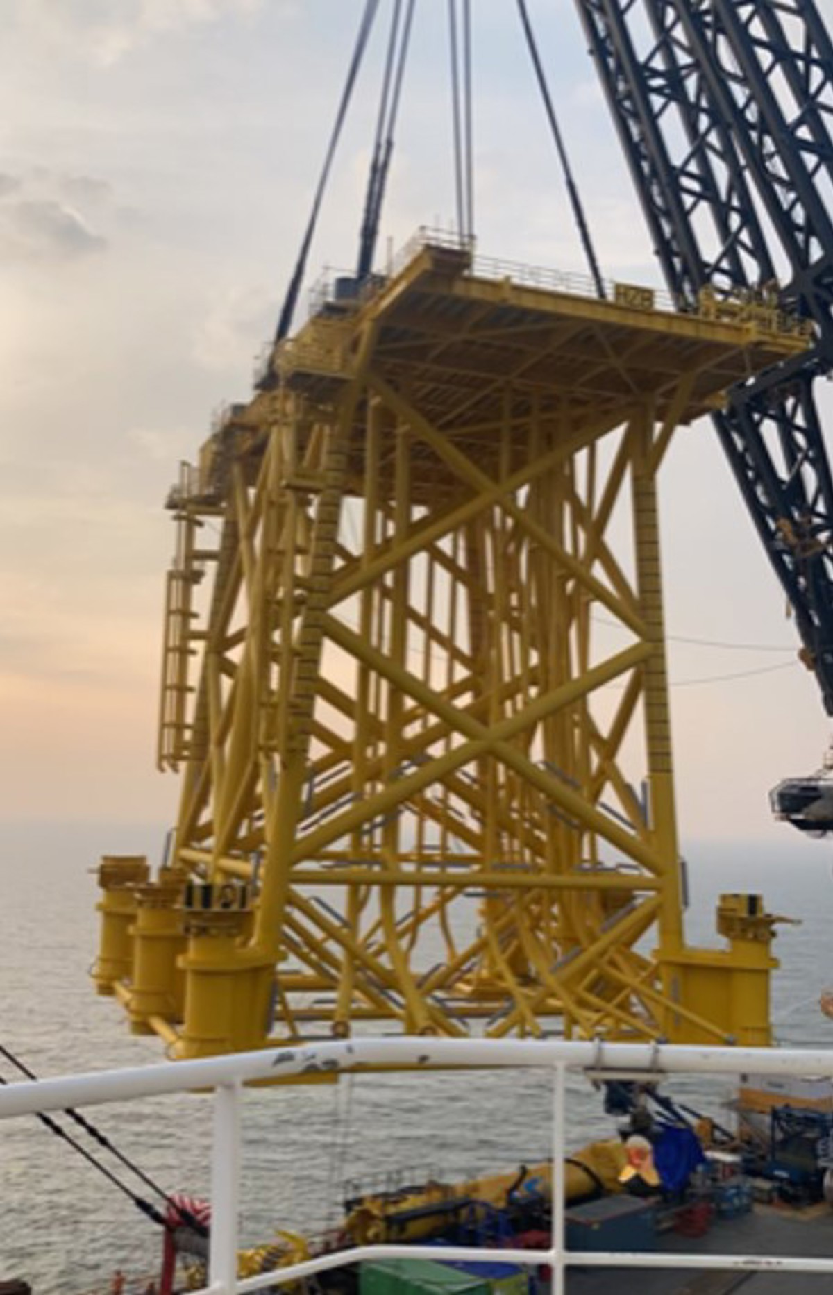Jacket began rotating as the crane slewed