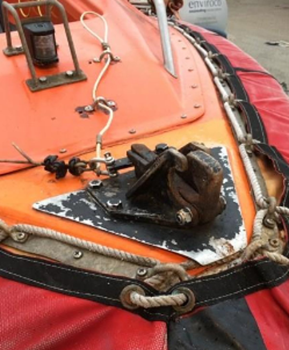 IMCA SF Marine Safety Forum: Two incidents relating to fast rescue craft 8 1 During the launch of a Fast Rescue Craft (FRC) for validation trials, the cable that releases the hook for the fall wire parted, resulting in the coxswain being unable to release the hook.