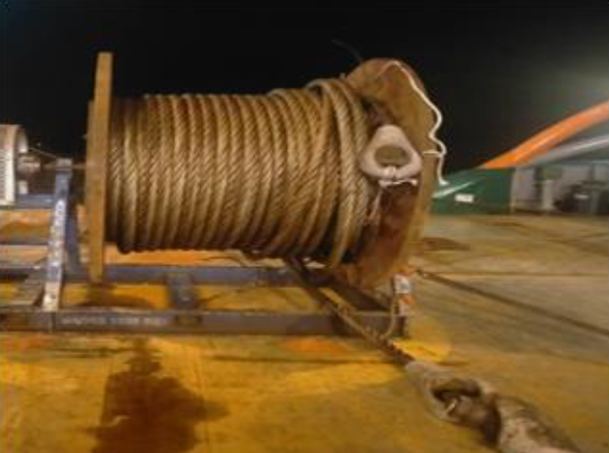 • The task supervisor (the Bosun) saw the crew person holding  the shackle but did not warn him or intervene; • There was no last minute risk assessment carried out; • The shackle as initially used was the wrong size.