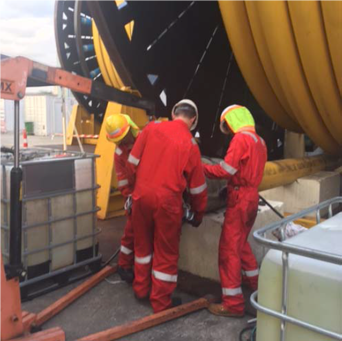 Position of personnel before removal of the 6″ pull head