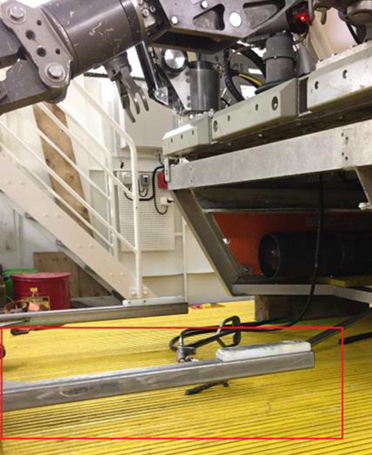 Tooling tray guide arm that made contact with IP