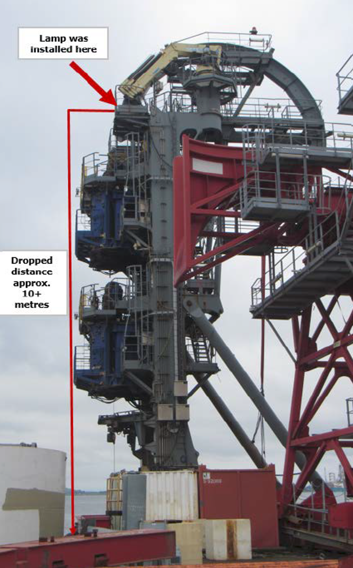 IMCA SF 02/19: High potential near miss: Dropped object (flood lamp) Sf02195 the flood lamp fell approximately 10 metres