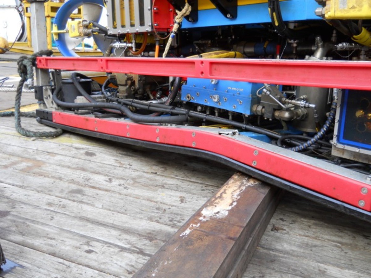 Failure of lifting equipment: Dropped ROV