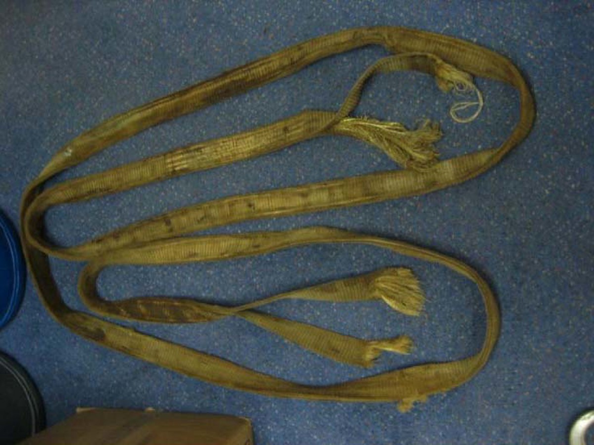 IMCA SF Failure of webbing strop during lifting operations 2 Example of worn lifting strop