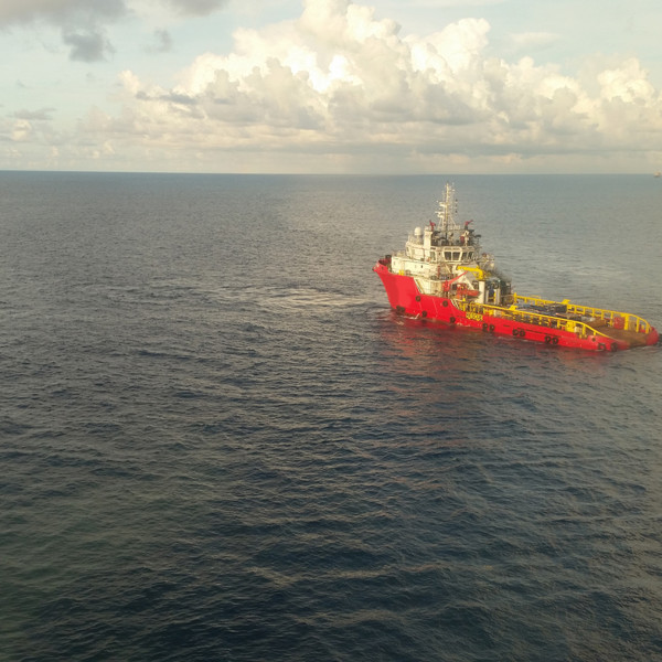 istock supply boat transfer