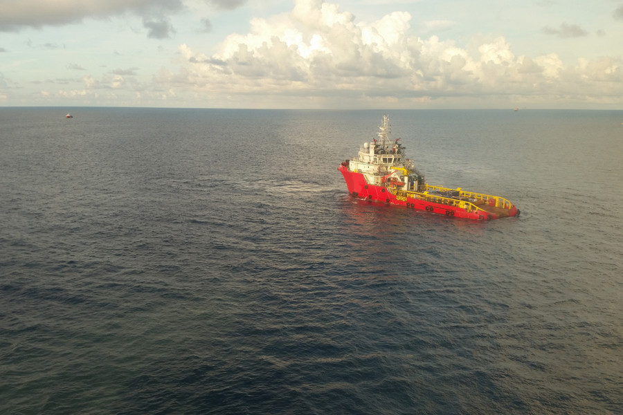 istock supply boat transfer