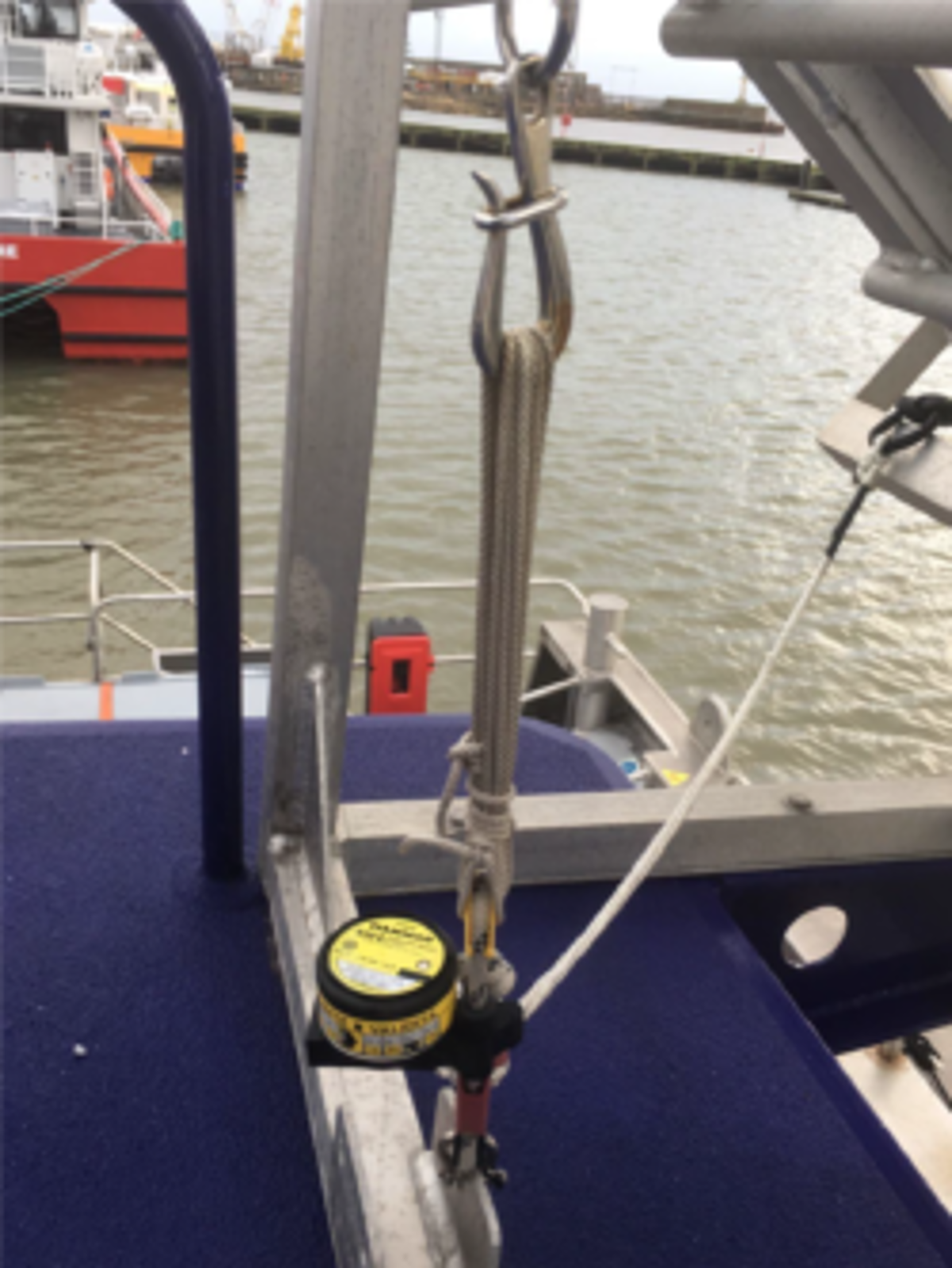 IMCA SF Near-miss: Incorrect rigging of life raft hydrostatic release 250X333 incorrectly rigged HRU
