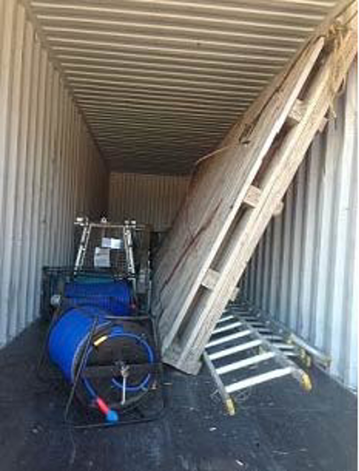 Loading and securing of cargo