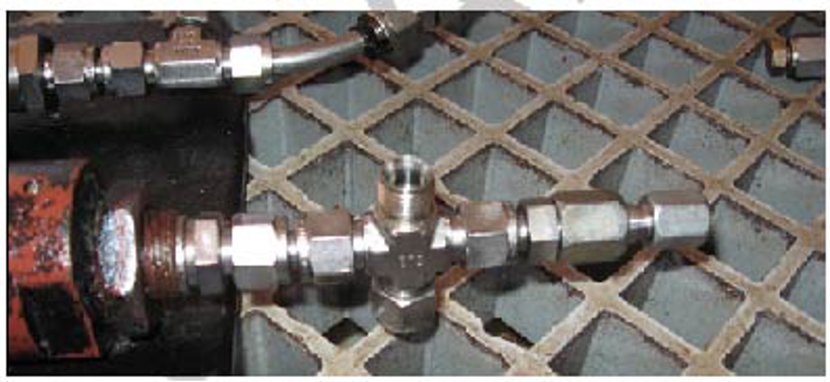 IMCA SF: Failure of hydraulic fitting at pressure Imcasf03 11 Image2 open fitting that held the gauge