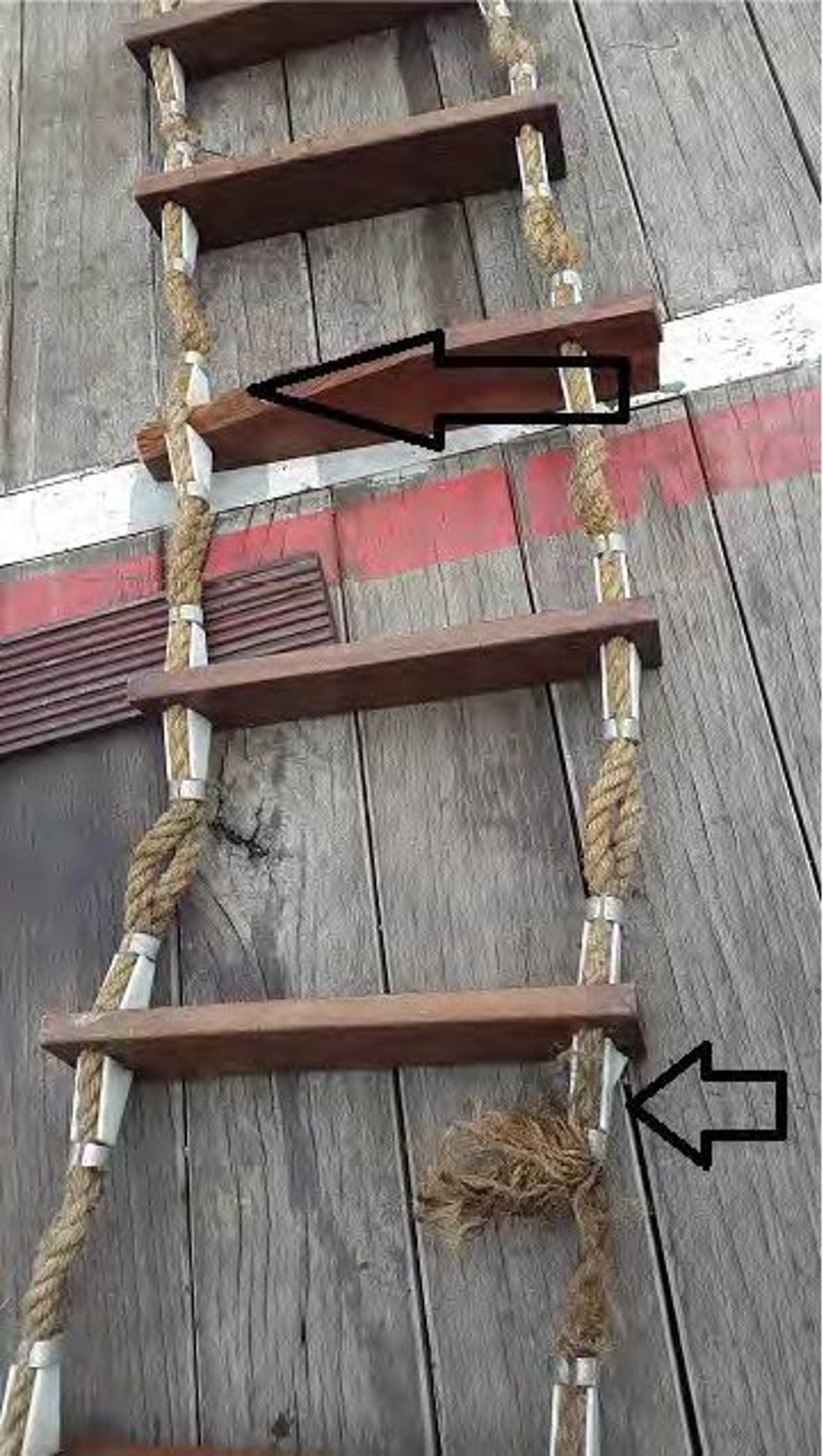 Near-miss: Pilot ladder failure