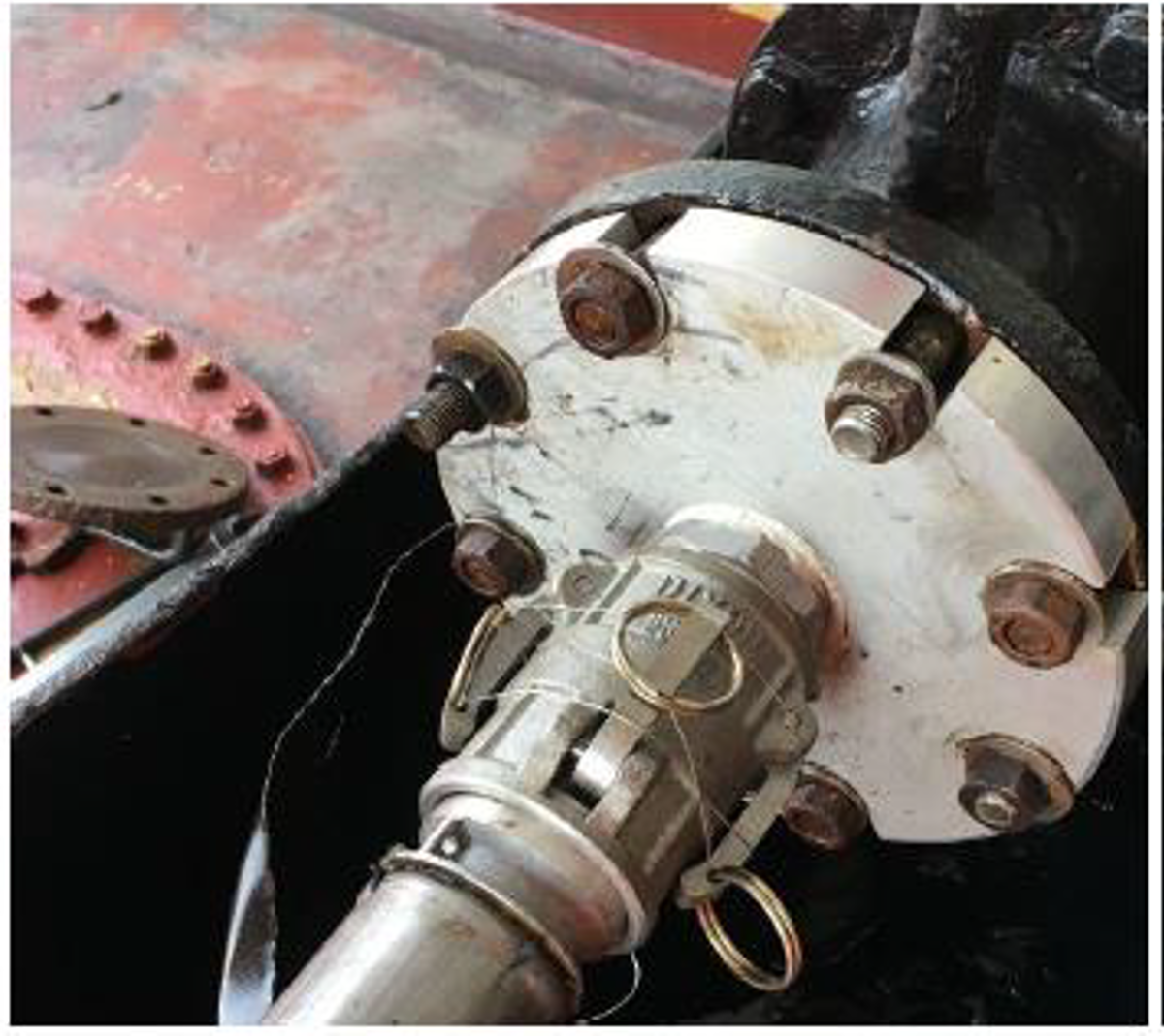 Bunker hose connection at ship’s bunker manifold