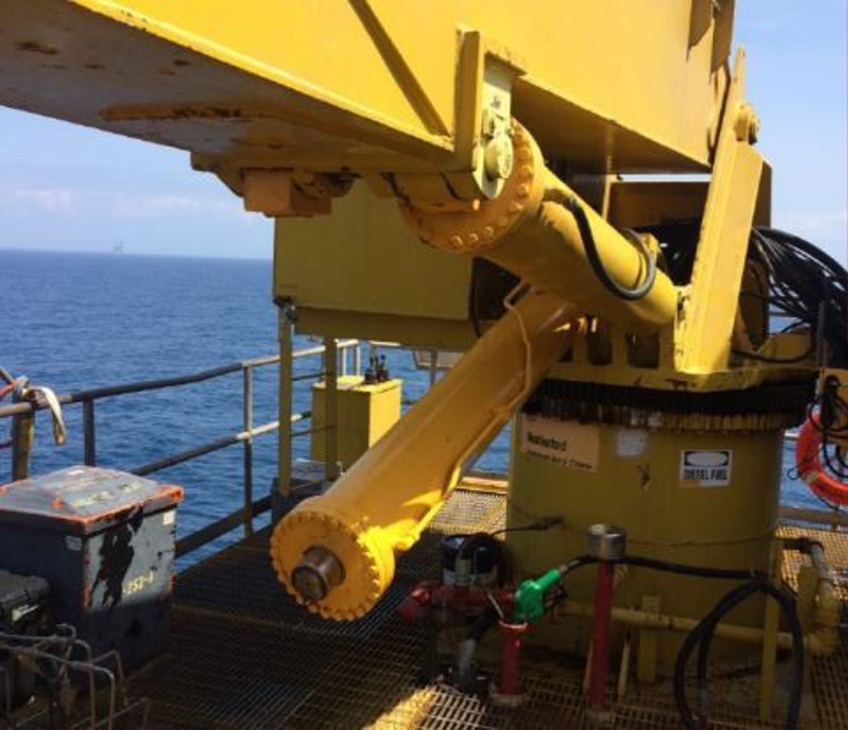 IMCA SF BSEE: Failure of Crane Hydraulic Boom Cylinders 1 Hydraulic boom cylinder
