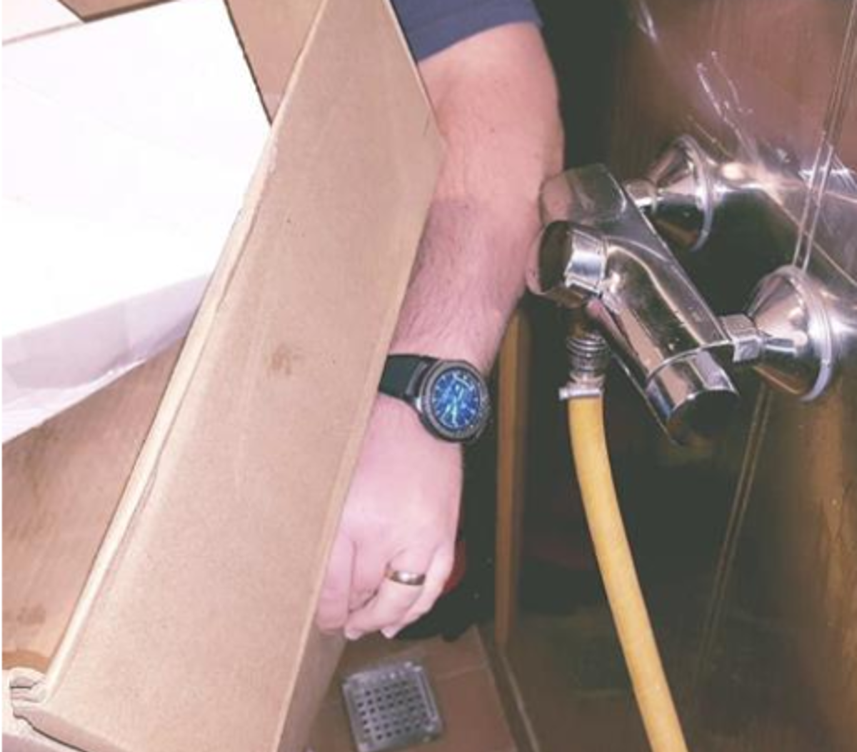 IMCA SF LTI: cut to hand from protruding hose clip (Marine Safety Forum) Crew member carrying boxes caught hand on protruding hose clip